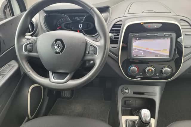 Renault Captur (2019) thumbnail 3