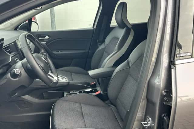 Renault Captur (2021) thumbnail 6