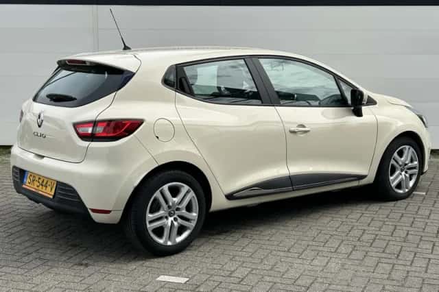 Renault Clio (2018) thumbnail 2