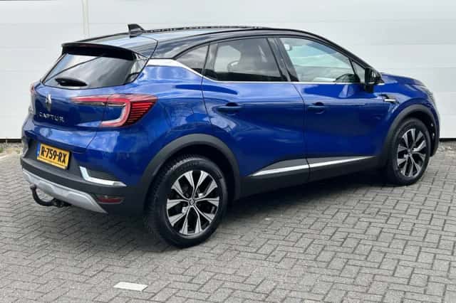 Renault Captur (2022) thumbnail 2