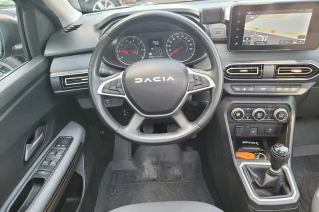 Dacia Sandero Stepway (2024) thumbnail 3