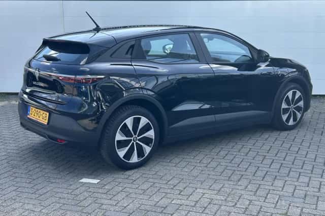 Renault Mégane E-Tech (2023) thumbnail 2