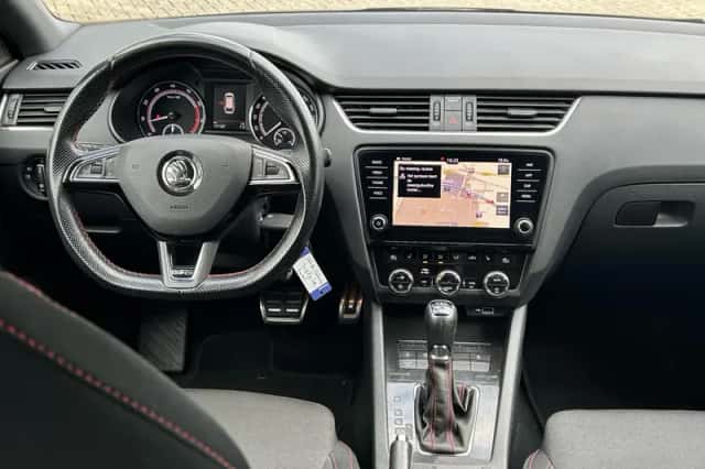 Škoda Octavia (2019) thumbnail 3