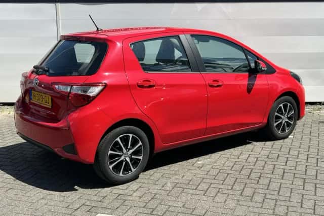 Toyota Yaris (2020) thumbnail 2