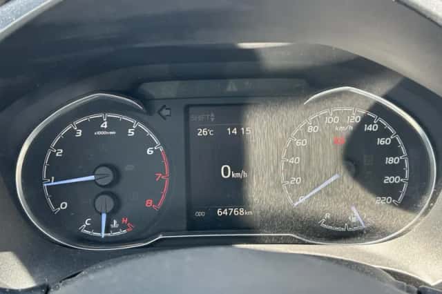 Toyota Yaris (2020) thumbnail 3