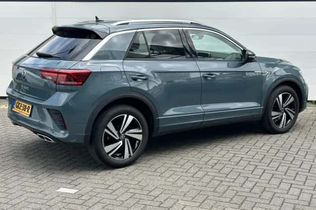 Volkswagen T-Roc (2023) thumbnail 2