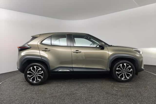 Toyota Yaris Cross (2023) thumbnail 3