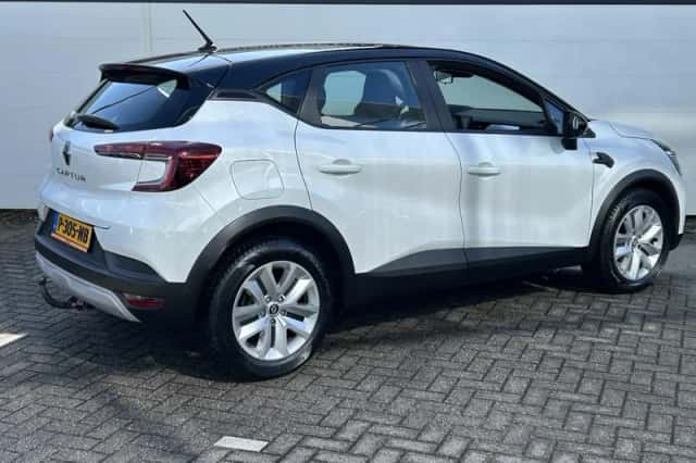 Renault Captur (2021) thumbnail 2