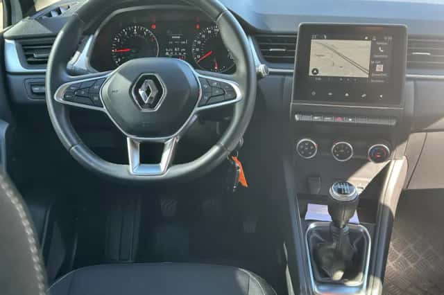 Renault Captur (2021) thumbnail 3