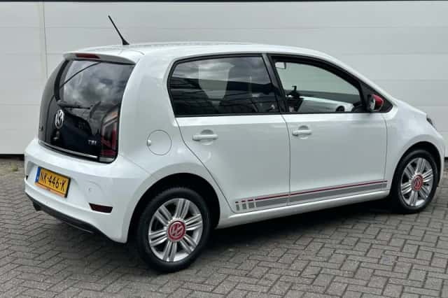 Volkswagen Up! (2017) thumbnail 2