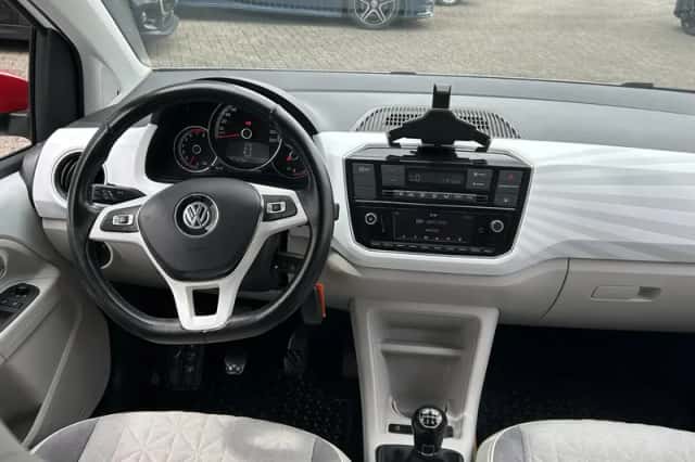 Volkswagen Up! (2017) thumbnail 3