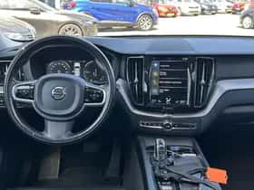 Volvo XC60 (2017) thumbnail 3