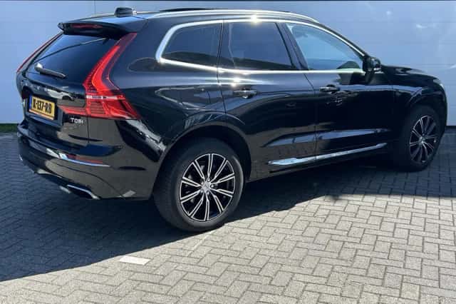 Volvo XC60 (2017) thumbnail 2
