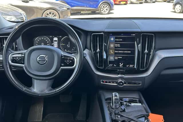 Volvo XC60 (2017) thumbnail 3