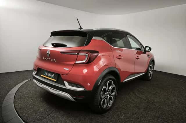 Renault Captur (2022) thumbnail 2