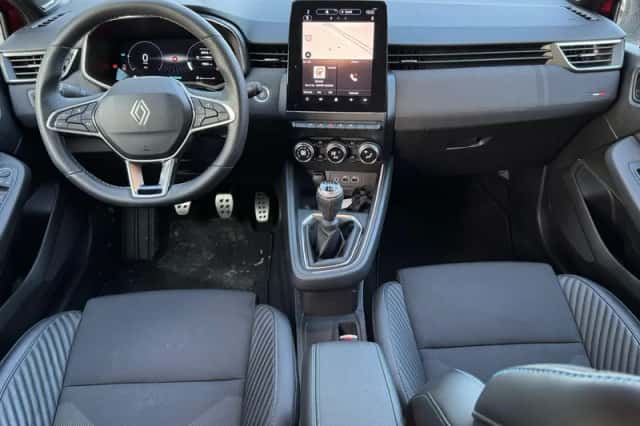 Renault Clio (2024) thumbnail 3