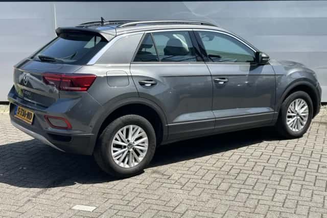 Volkswagen T-Roc (2023) thumbnail 2