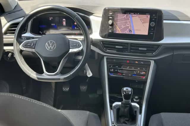 Volkswagen T-Roc (2023) thumbnail 3