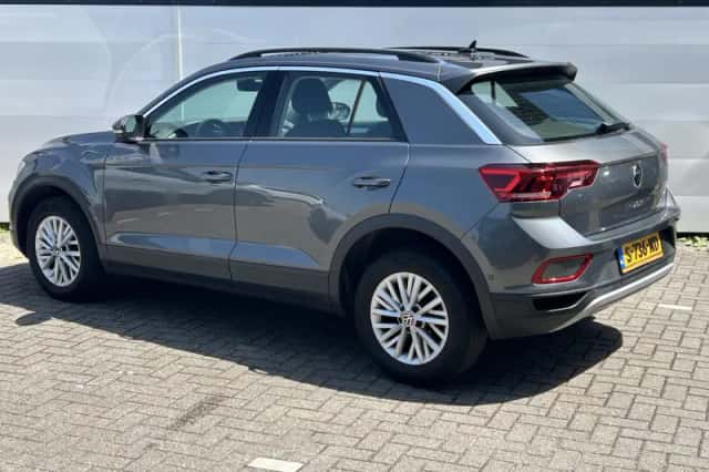 Volkswagen T-Roc (2023) thumbnail 6