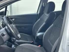 Renault Captur (2019) thumbnail 23