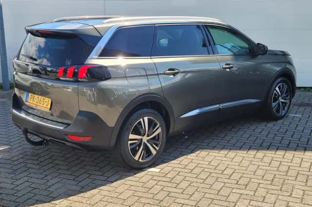 Peugeot 5008 (2017) thumbnail 2
