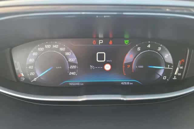 Peugeot 5008 (2017) thumbnail 4