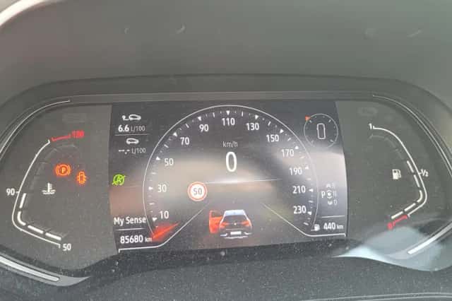 Renault Captur (2021) thumbnail 4