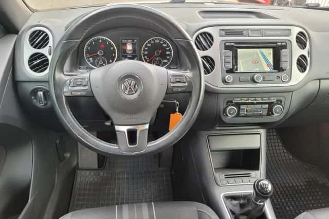 Volkswagen Tiguan (2015) thumbnail 3