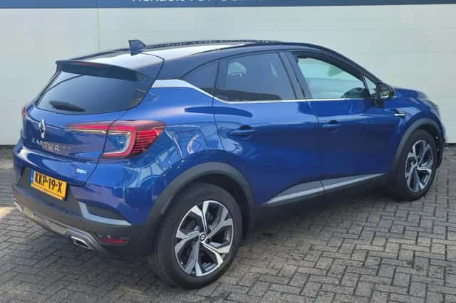 Renault Captur (2022) thumbnail 2