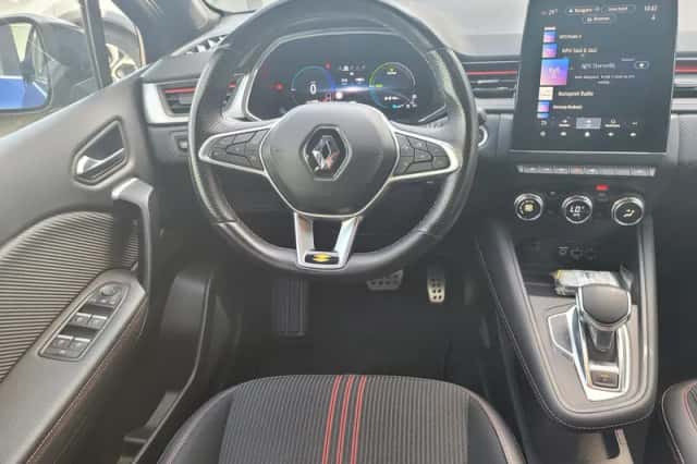 Renault Captur (2022) thumbnail 3