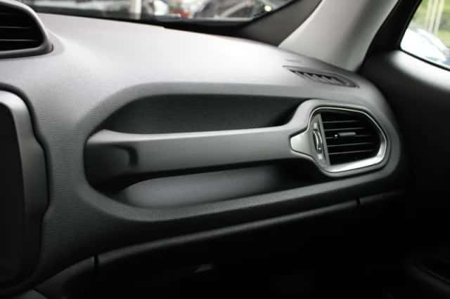 Jeep Renegade (2018) thumbnail 5