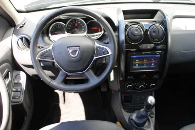 Dacia Duster (2017) thumbnail 3