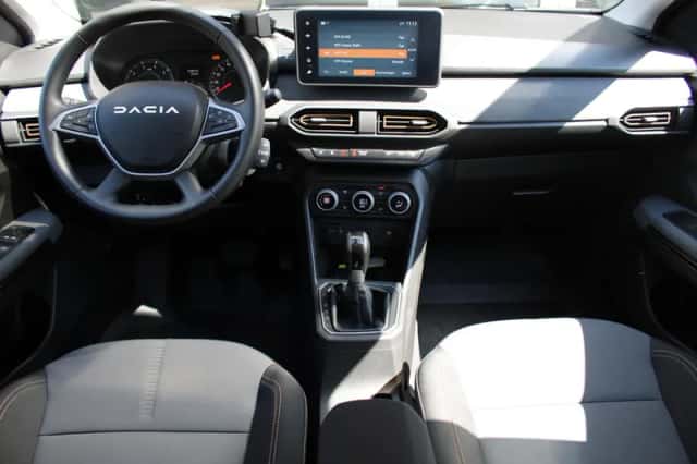 Dacia Sandero Stepway (2023) thumbnail 3