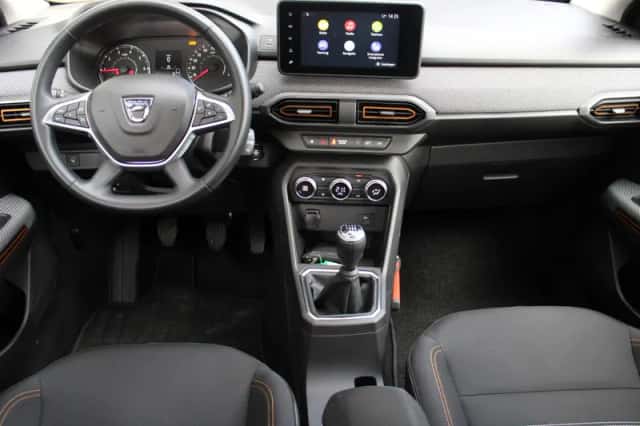 Dacia Sandero Stepway (2021) thumbnail 3