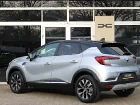 Renault Captur (2023) thumbnail 4