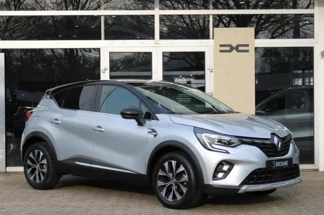 Renault Captur (2023) thumbnail 3