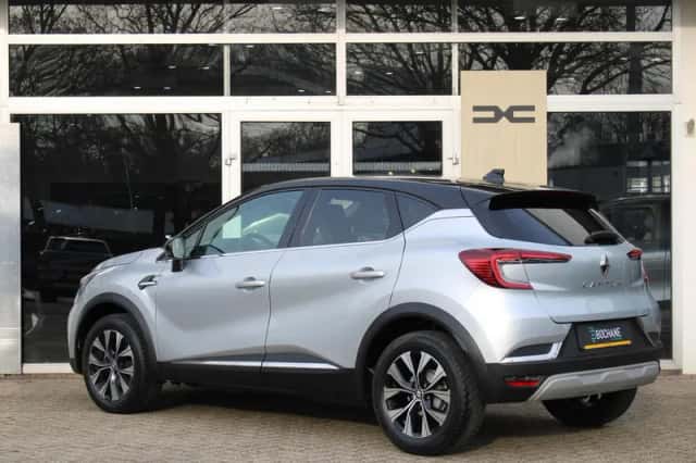 Renault Captur (2023) thumbnail 4