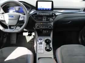 Ford Kuga (2023) thumbnail 3