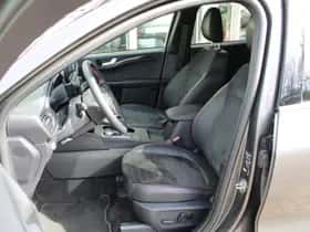 Ford Kuga (2023) thumbnail 33