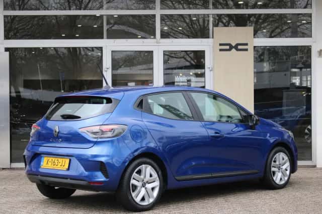 Renault Clio (2023) thumbnail 2
