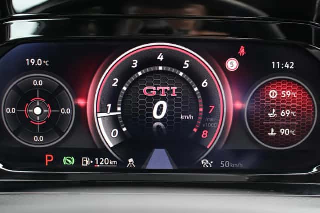 Volkswagen Golf (2020) thumbnail 4