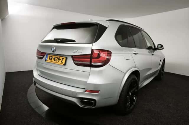 BMW X5 (2018) thumbnail 2