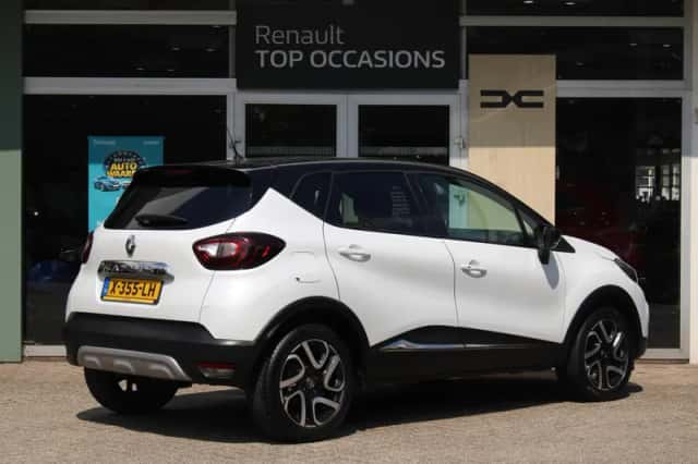 Renault Captur (2020) thumbnail 2