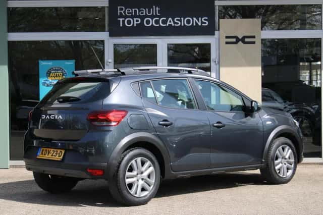 Dacia Sandero Stepway (2023) thumbnail 2