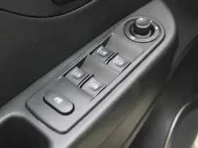 Renault Captur (2016) thumbnail 17