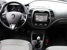 Renault Captur (2016) thumbnail 3