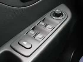 Renault Captur (2016) thumbnail 23