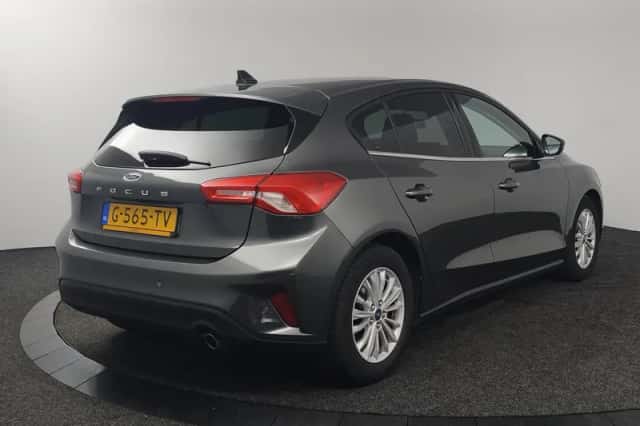 Ford Focus (2019) thumbnail 2