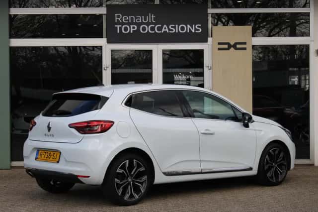 Renault Clio (2022) thumbnail 2
