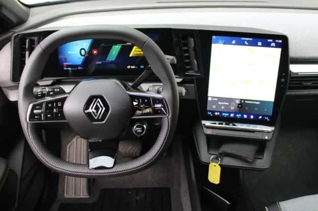 Renault Mégane E-Tech (2025) thumbnail 3